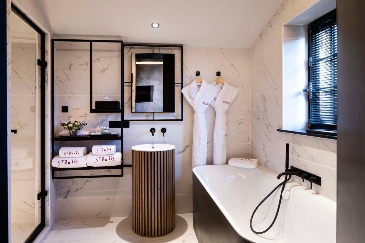 Junior Suite steam shower balneotherapy bathtub